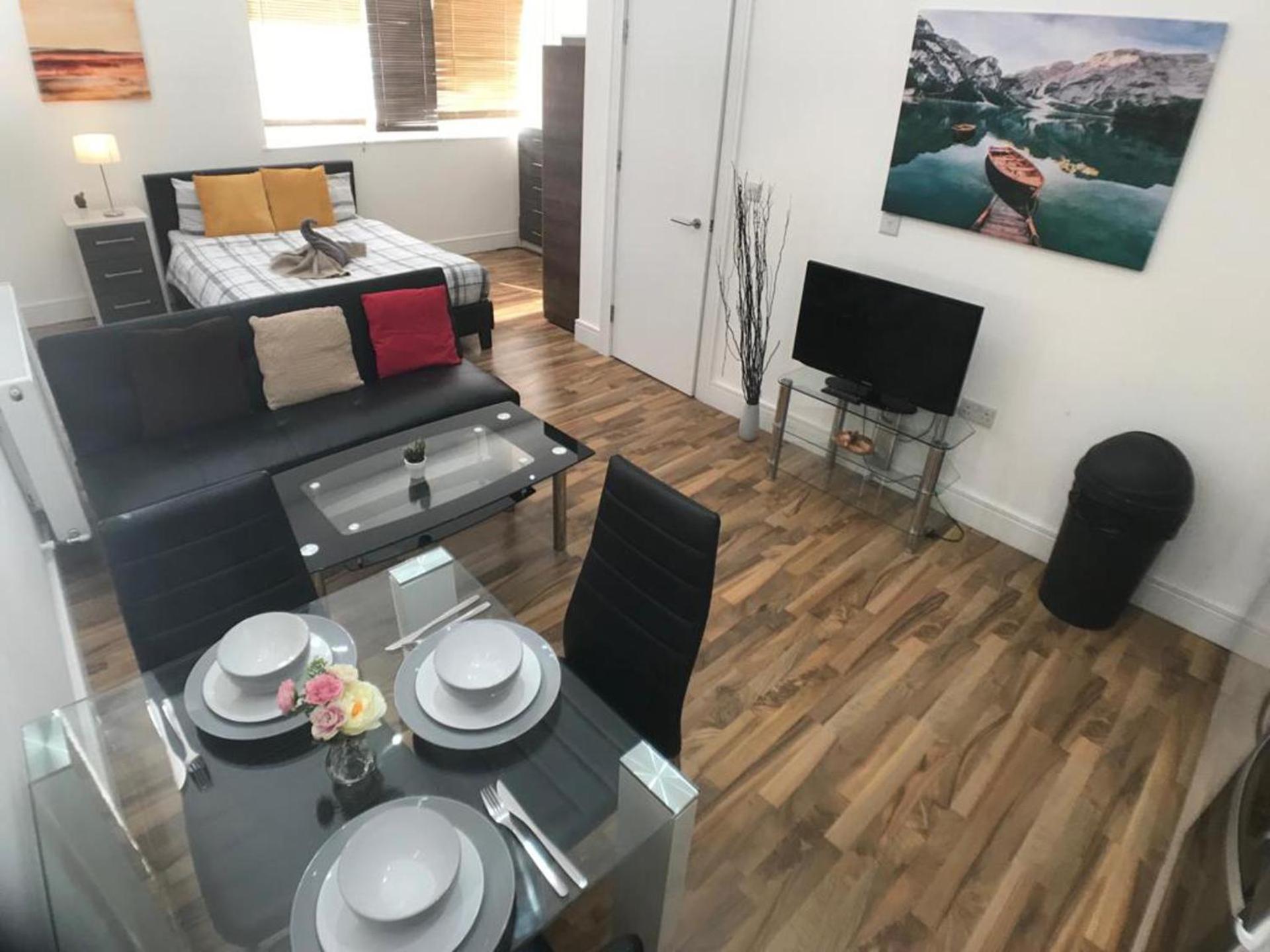 Lovely In 3rd Fl 3ppl Long And Short * London